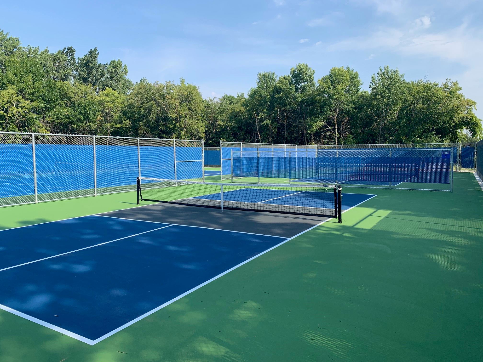 Ooutdoor pickleball at Salem Hills